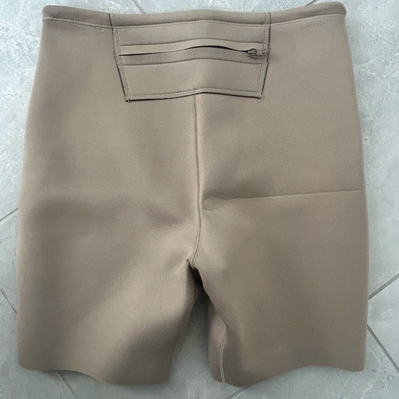 NWT SKIMS Sport Swim Scuba Mid Thigh Short in Desert - Picture 7 of 10